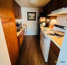 450 Burleson St in San Marcos, TX - Building Photo - Building Photo