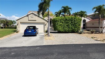 6118 Montego Bay Loop in Ft. Myers, FL - Building Photo