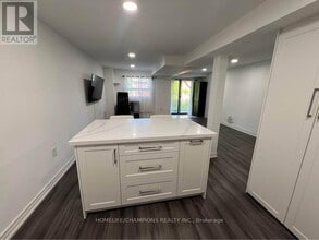 2095 Duberry Dr in Pickering, ON - Building Photo - Building Photo