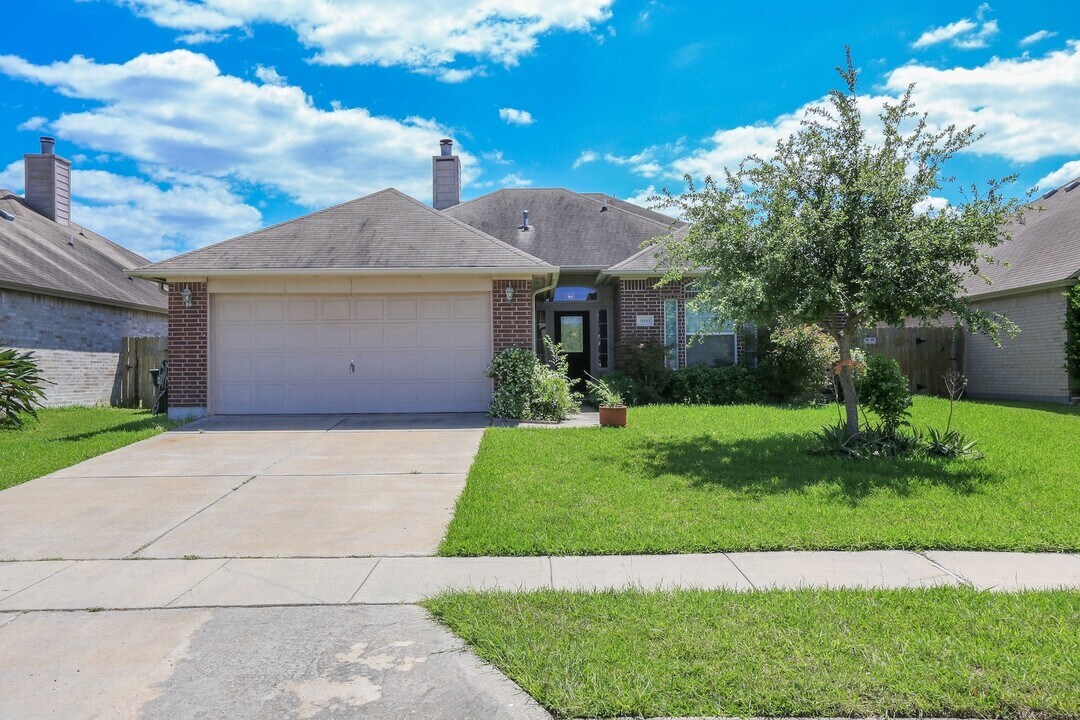 5933 Brightwood Dr in Corpus Christi, TX - Building Photo