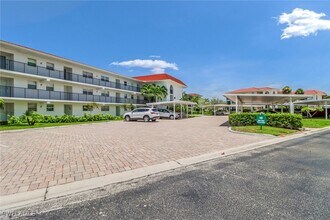 49 High Point Cir S in Naples, FL - Building Photo - Building Photo