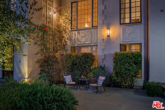 152 S Roxbury Dr in Beverly Hills, CA - Building Photo - Building Photo