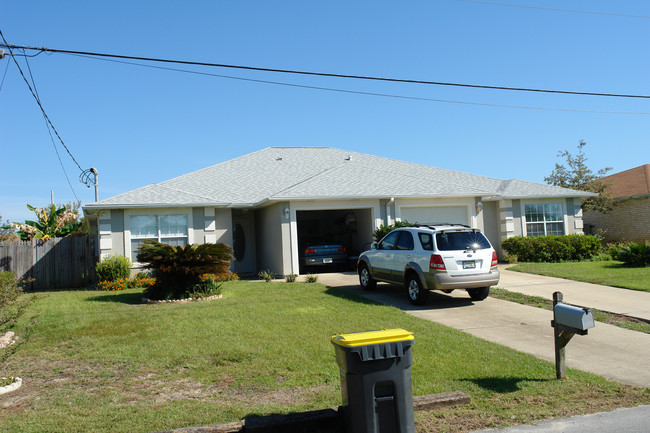 3222-3224 Santa Rosa Dr in Gulf Breeze, FL - Building Photo - Building Photo