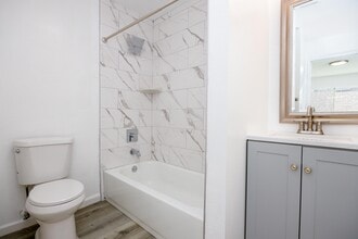 4310 Russell Avenue in Los Angeles, CA - Foto de edificio - Building Photo