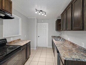 5937 NW 58th Terrace in Warr Acres, OK - Building Photo - Building Photo