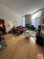 1240 S Corning St in Los Angeles, CA - Building Photo