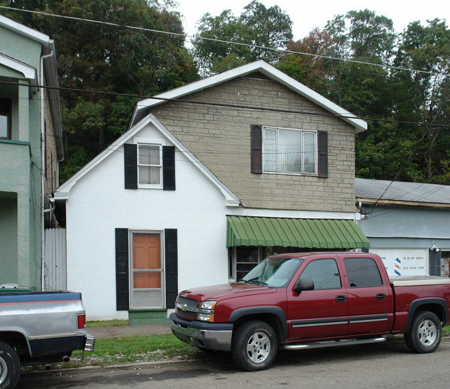 835 Indiana Ave in Charleston, WV - Foto de edificio - Building Photo