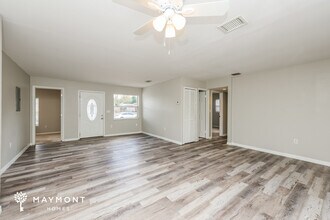 1208 W Camellia Dr, Unit B110 in Brandon, FL - Building Photo - Building Photo