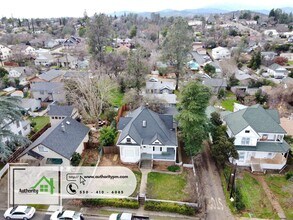 1804 Chestnut St in Redding, CA - Building Photo - Building Photo