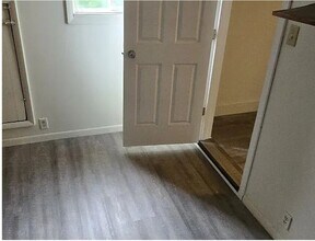 212 Jefferson St, Unit Upper in Chilton, WI - Building Photo - Building Photo