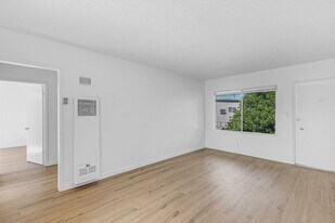 6120 Radford Ave in Los Angeles, CA - Building Photo