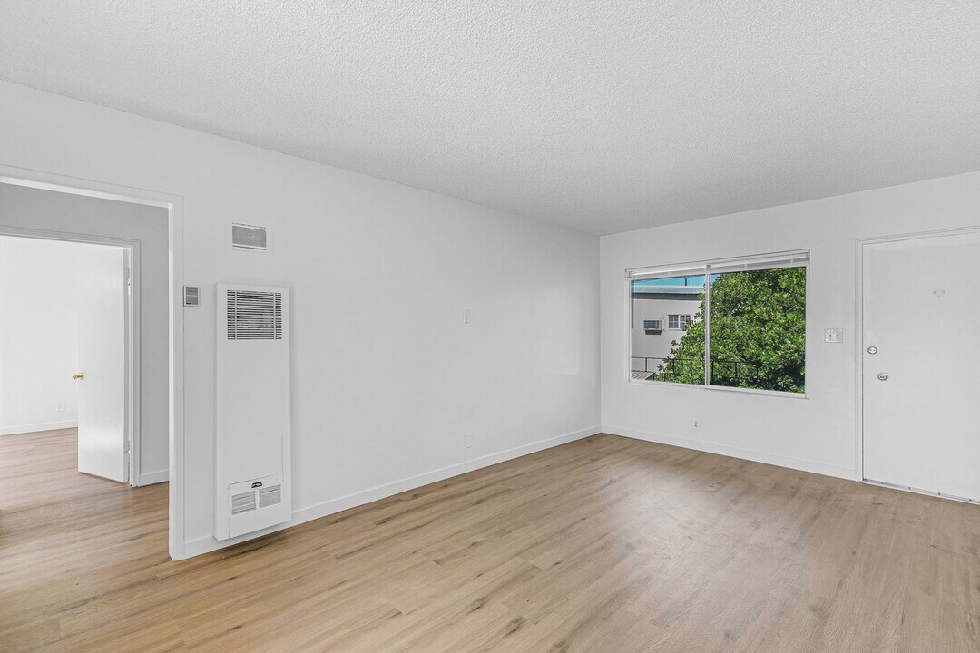 6120 Radford Ave in Los Angeles, CA - Building Photo