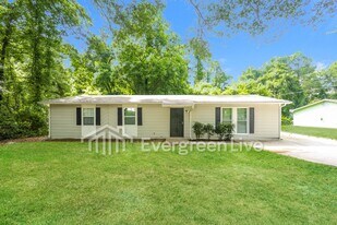 2420 Butner Rd in Atlanta, GA - Building Photo