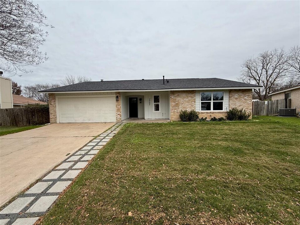 7707 Whitsun Dr in Austin, TX - Building Photo