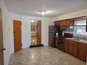 3628 166th St, Unit 1st Floor in Flushing, NY - Building Photo - Building Photo