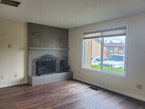 6269 Fairway Ave SE in Salem, OR - Building Photo - Building Photo