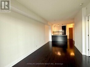 21-421 Clairtrell Rd in Toronto, ON - Building Photo - Building Photo