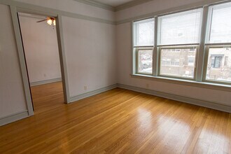 1355 W Winona St, Unit M07H in Chicago, IL - Building Photo - Building Photo