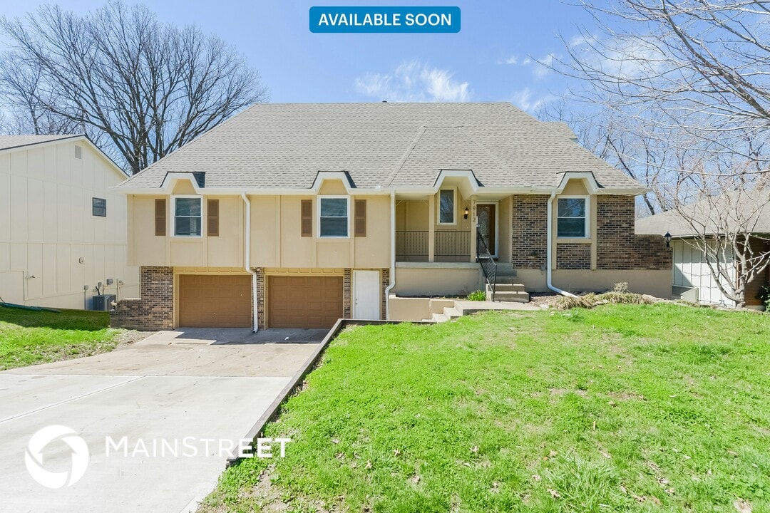 7912 N Michigan Ave in Kansas City, MO - Building Photo