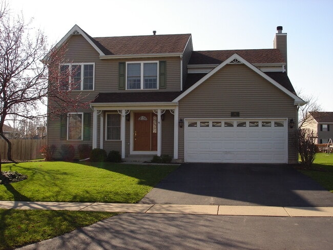324 Forest Dr in Crystal Lake, IL - Building Photo - Building Photo