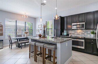 9865 W 34th Ct in Hialeah, FL - Building Photo - Building Photo