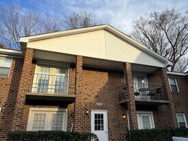 5867 Poplar Hall Dr in Norfolk, VA - Building Photo