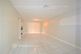 6816 SW 12th St in Pembroke Pines, FL - Foto de edificio - Building Photo