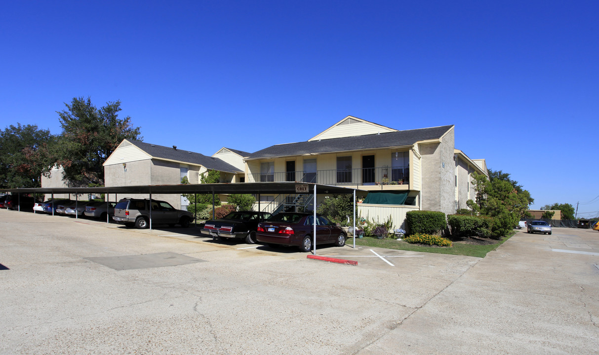 Carlyle Place in Houston, TX - Building Photo