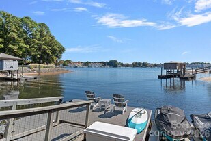 18026 Whispering Oaks Dr in Cornelius, NC - Building Photo