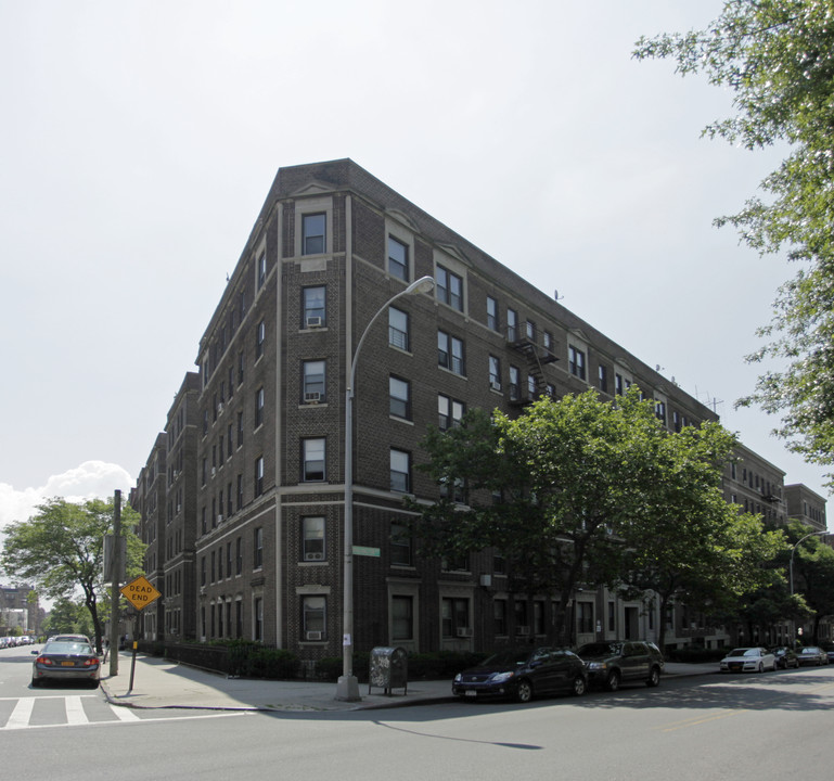 881 Washington Ave in Brooklyn, NY - Building Photo