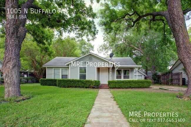 1005 N Buffalo Ave in Cleburne, TX - Building Photo - Building Photo