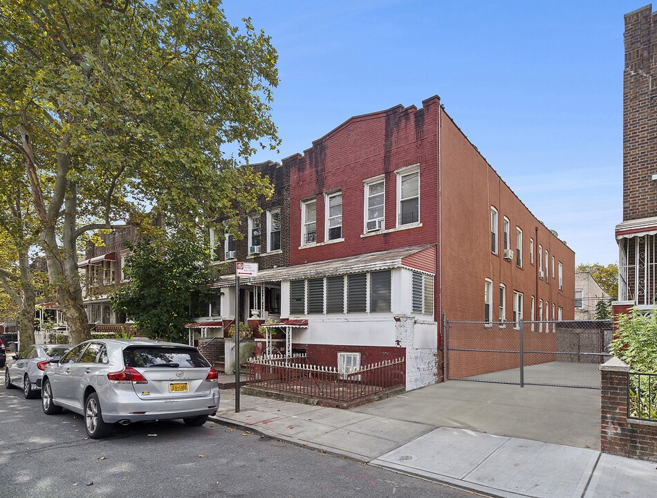 296 E 92nd St in Brooklyn, NY - Building Photo