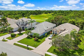 1327 NW Mossy Oak Way in Jensen Beach, FL - Building Photo - Building Photo
