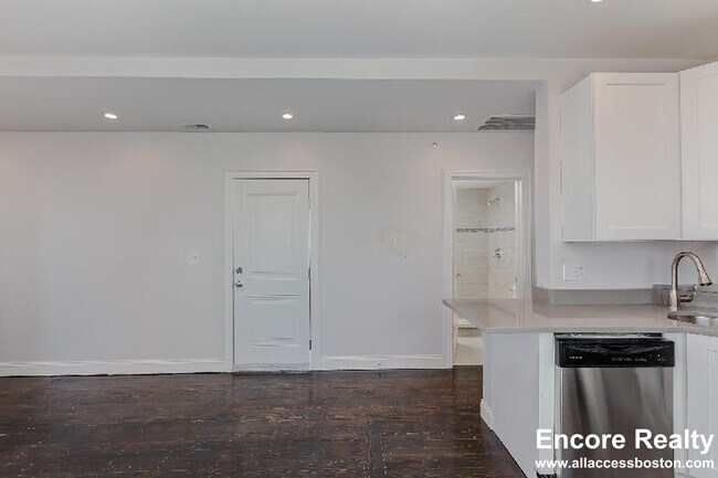 998 Tremont St, Unit 1 in Boston, MA - Foto de edificio - Building Photo