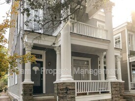 2202 Bull St in Savannah, GA - Building Photo