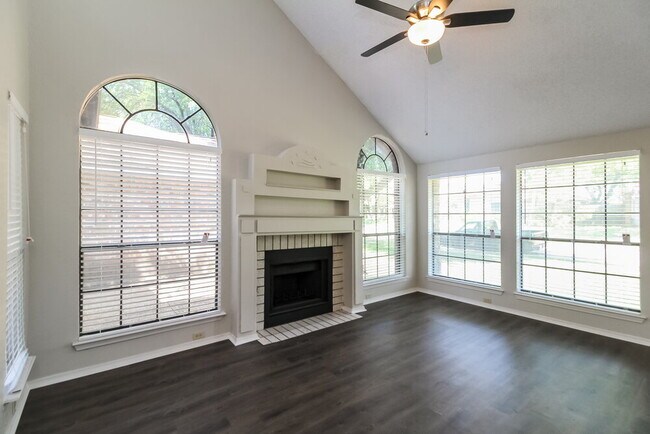 635 Las Brisas Dr in Mesquite, TX - Building Photo - Building Photo