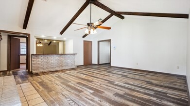 3505 Lake Arrowhead Dr in Harvey, LA - Building Photo - Building Photo