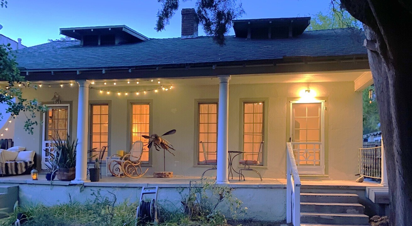 1355 E Elizabeth St, Unit 1355 in Pasadena, CA - Foto de edificio