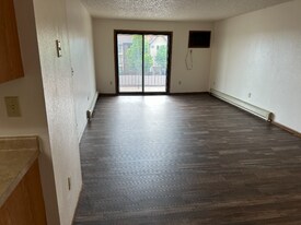 1401 12th St E in West Fargo, ND - Building Photo