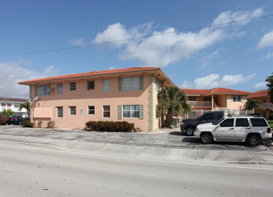 Boca Real Apartments in Boca Raton, FL - Building Photo - Building Photo