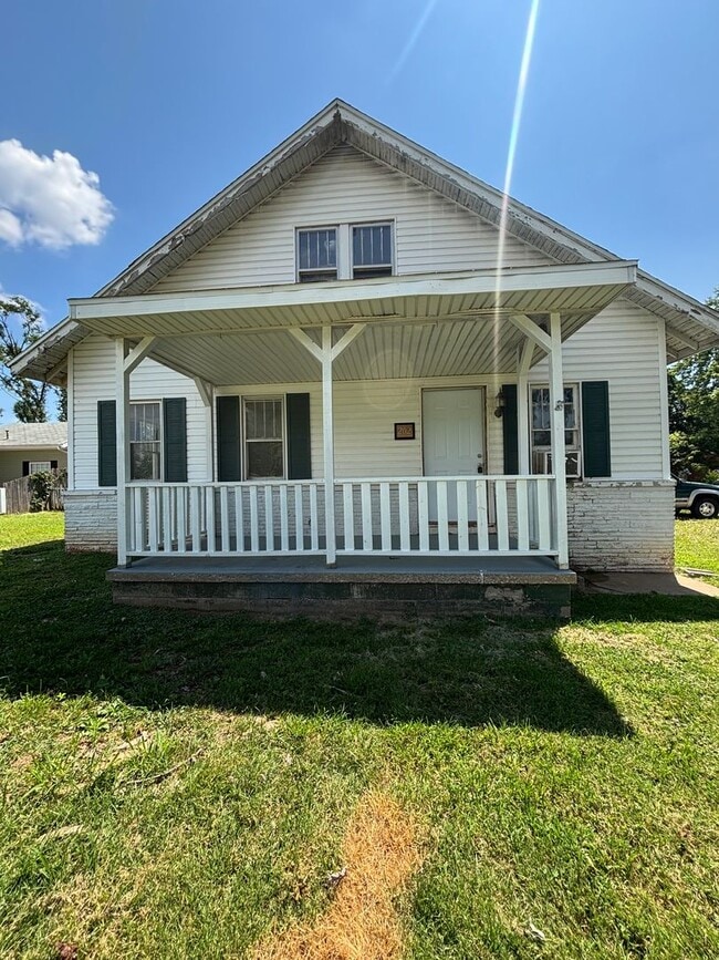 property at 202 N Scenic Ave