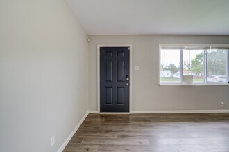 10742 Tropic Dr in St. Ann, MO - Building Photo - Building Photo