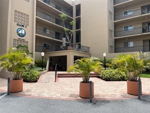 90 S Highland Ave in Tarpon Springs, FL - Building Photo - Building Photo