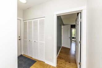2736 W Montrose Ave in Chicago, IL - Building Photo - Building Photo