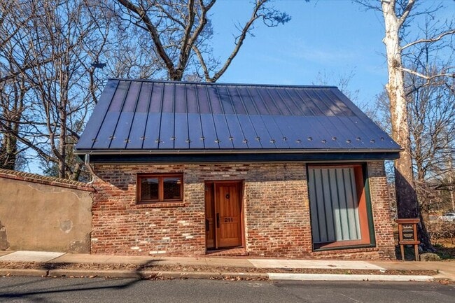 property at 211 Lewis St