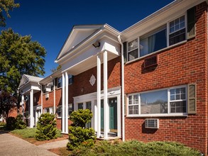 Foxhall Apartments in Passaic, NJ - Foto de edificio - Building Photo