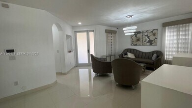 3570 W 92nd Pl in Hialeah, FL - Building Photo - Building Photo