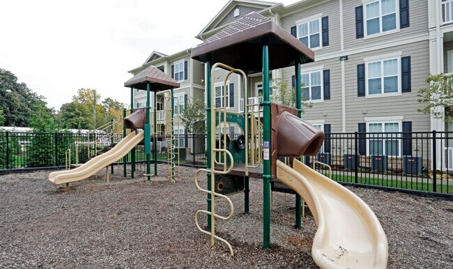 Briton Trace Apartments in Hampton, VA - Foto de edificio - Building Photo