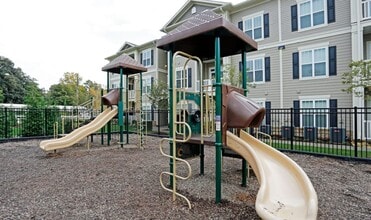 Briton Trace Apartments in Hampton, VA - Building Photo - Building Photo