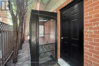 4 Theobalds Cir in Richmond Hill, ON - Building Photo - Building Photo